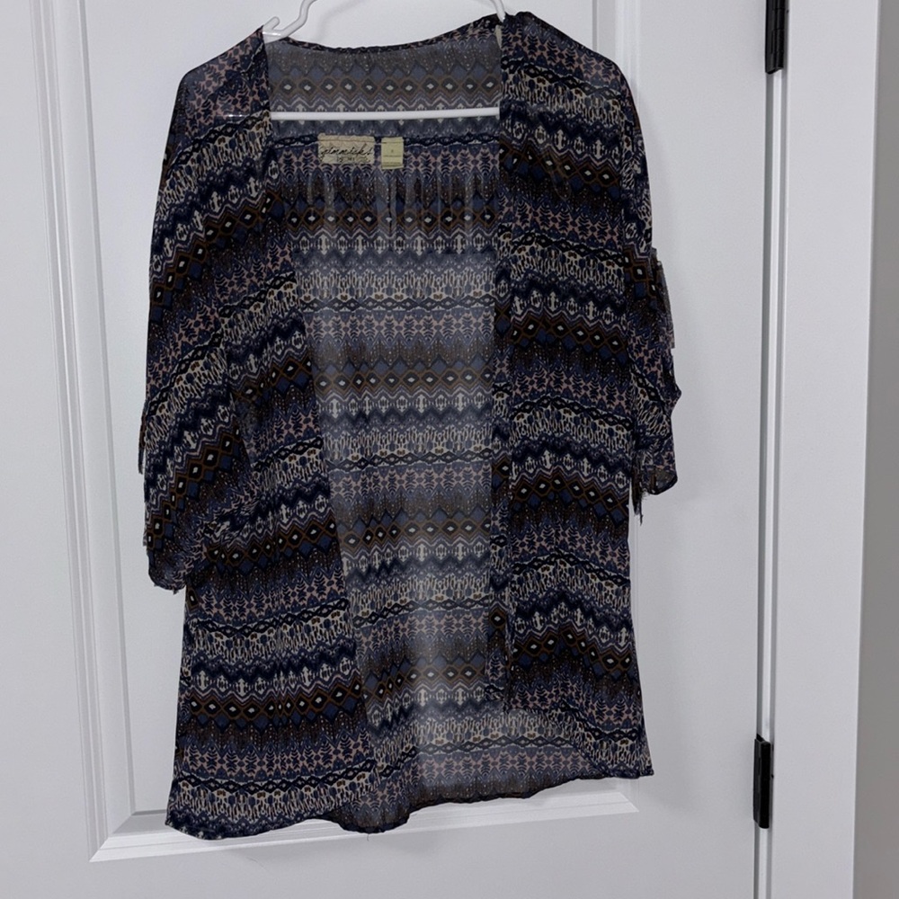 Gimmicks by BKE short sleeve cover up. Size small. Purchased at Buckle.